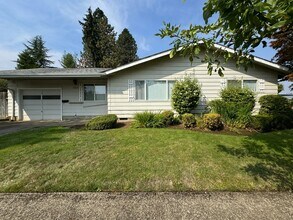 2410 Taylor St in Eugene, OR - Building Photo - Building Photo