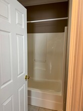 403 A W Faris Rd in Greenville, SC - Foto de edificio - Building Photo