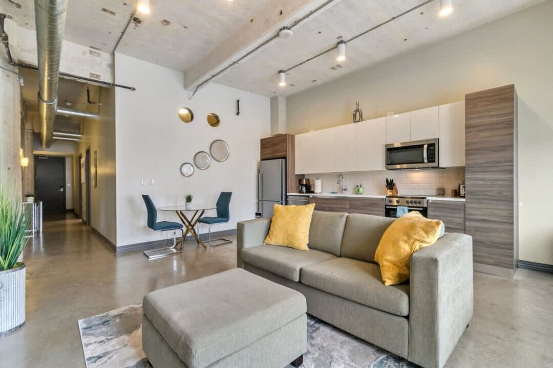 500 S Ervay St in Dallas, TX - Building Photo