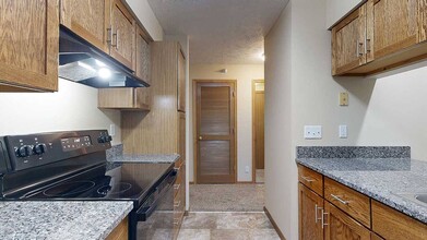 Pine Lake Heights Apartments in Lincoln, NE - Building Photo - Building Photo