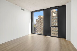 230 W Polk St in Chicago, IL - Foto de edificio - Building Photo