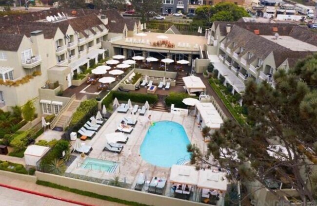 1562 Camino del Mar, Unit 443 in Del Mar, CA - Foto de edificio - Building Photo