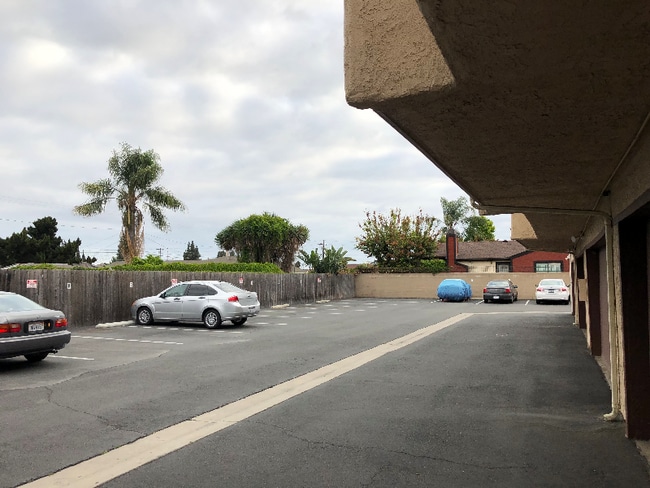 8602 Chapman Ave in Garden Grove, CA - Building Photo - Building Photo