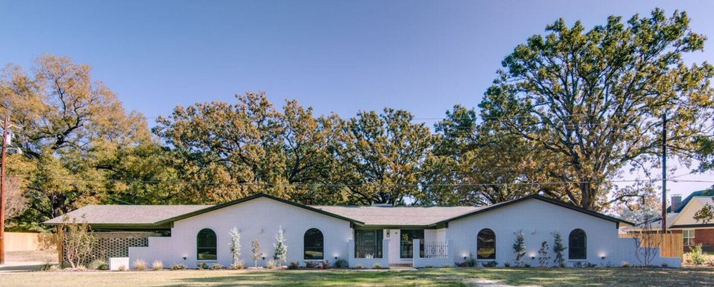 4612 N Kings Hwy in Texarkana, TX - Building Photo