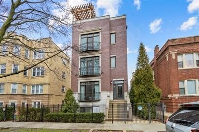 4208 N Albany Ave, Unit #1R in Chicago, IL - Building Photo