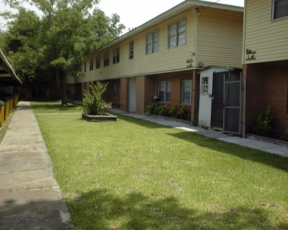 Eastlawn Apartments in Houston, TX - Building Photo