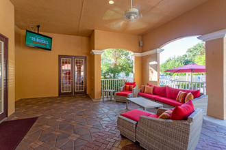 Capital Walk Apartments in Tallahassee, FL - Foto de edificio - Building Photo