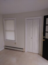 15 Barstow Ave, Unit 1 in Hanover, MA - Foto de edificio - Building Photo