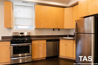 2112 N Campbell Ave, Unit 1F in Chicago, IL - Building Photo - Building Photo