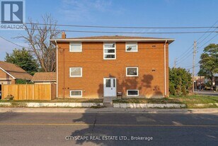 2724 Lake Shore Blvd W in Toronto, ON - Building Photo