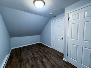 5202 Leighton Ave, Unit #4 in Lincoln, NE - Foto de edificio - Building Photo