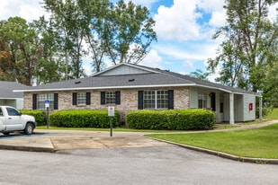 Oak Hill Apartments in Foley, AL - Building Photo