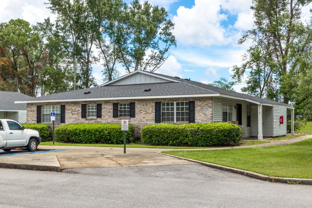 Oak Hill Apartments in Foley, AL - Building Photo