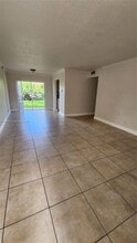 3090 Coral Springs Dr in Coral Springs, FL - Building Photo - Building Photo