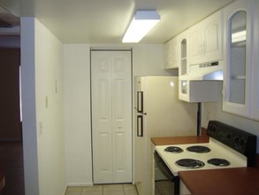 8628 Tahoe Ct-Unit -2 in Tampa, FL - Building Photo - Building Photo