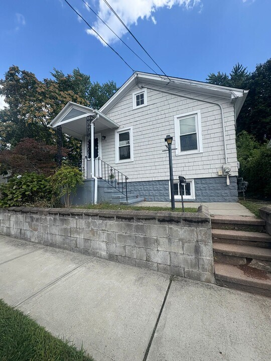 119 Warner St in Hamden, CT - Building Photo