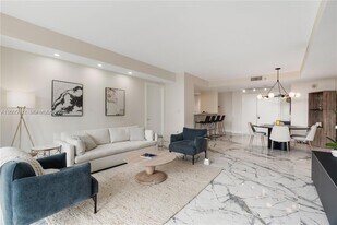 3400 SW 27th Ave, Unit 605 in Miami, FL - Building Photo