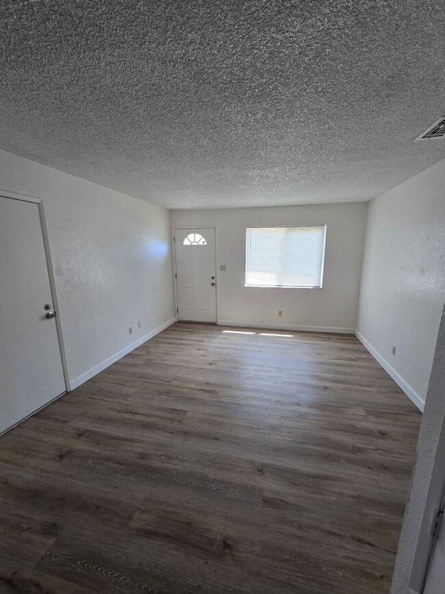 731 J St in Lathrop, CA - Building Photo - Building Photo