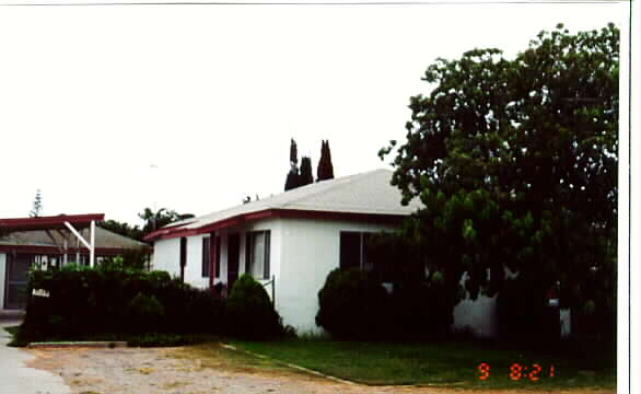 1028 E Collins in Oxnard, CA - Building Photo - Building Photo