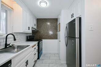 421 Emmett St in Bristol, CT - Building Photo - Building Photo