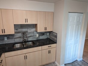 4512 E 10th Ave, Unit B in Tampa, FL - Building Photo - Building Photo