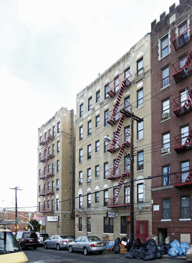 4396  Furman Avenue in Bronx, NY - Foto de edificio - Building Photo