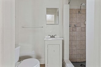 120 Johnson St in Modesto, CA - Building Photo - Building Photo