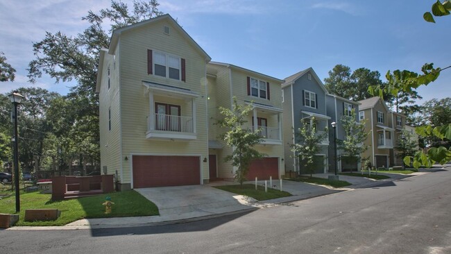 1864 Belle Vue Way in Tallahassee, FL - Building Photo - Building Photo