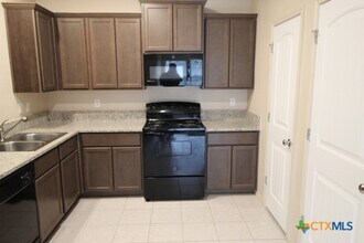 1705 Montell St, Unit B in Copperas Cove, TX - Foto de edificio - Building Photo