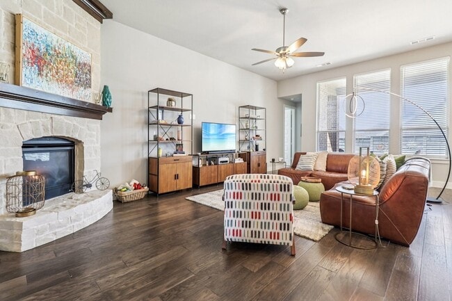 847 Longbranch Way in Aubrey, TX - Building Photo - Building Photo