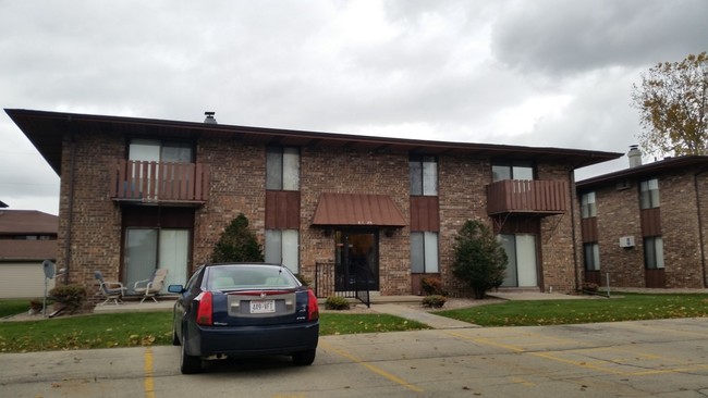 2114 Camelot Ct in Appleton, WI - Foto de edificio - Building Photo