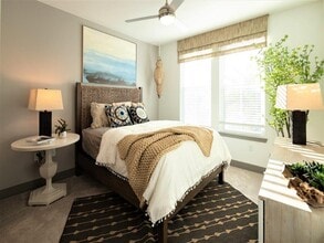 The Addison Skyway Marina in St. Petersburg, FL - Foto de edificio - Building Photo