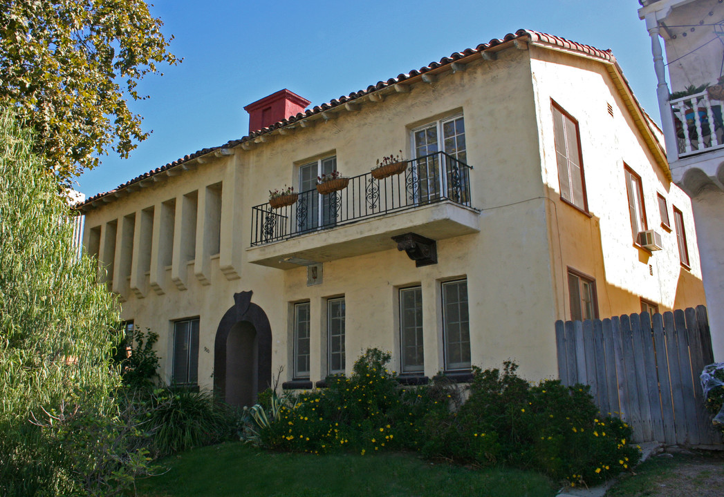 900 S Orange Grove Ave in Los Angeles, CA - Foto de edificio