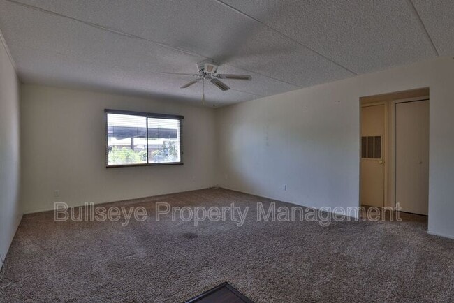 4201 E Camelback Rd in Phoenix, AZ - Building Photo - Building Photo