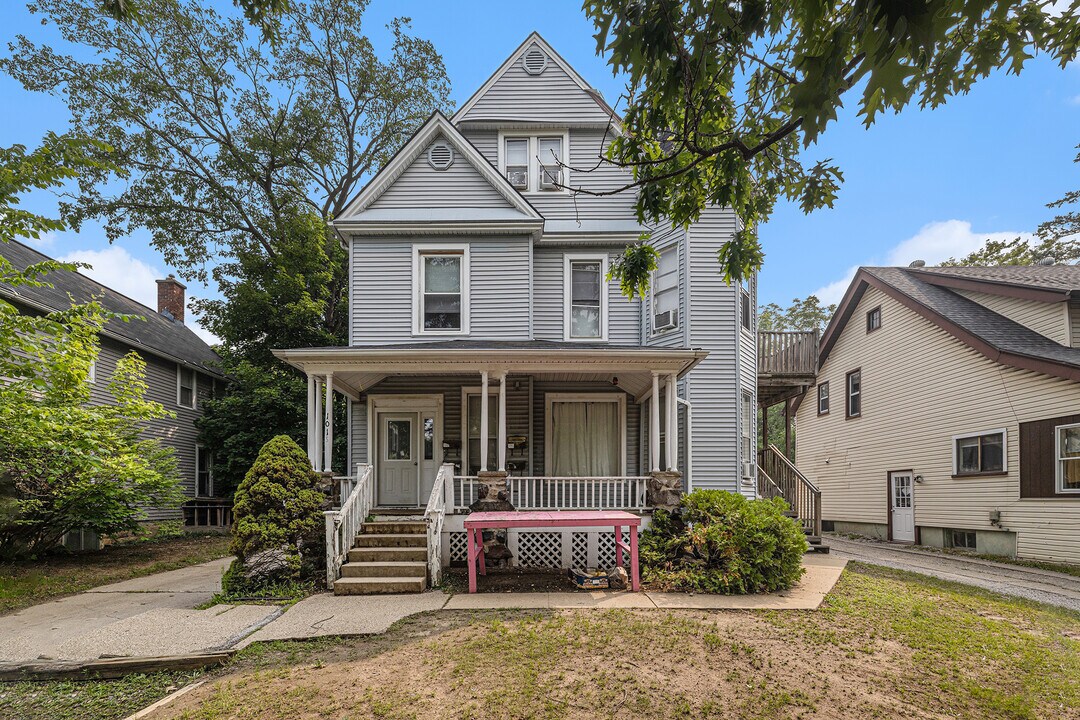 1015 Packard St in Ann Arbor, MI - Building Photo