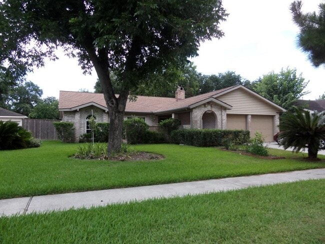 property at 11918 Kirknoll Dr