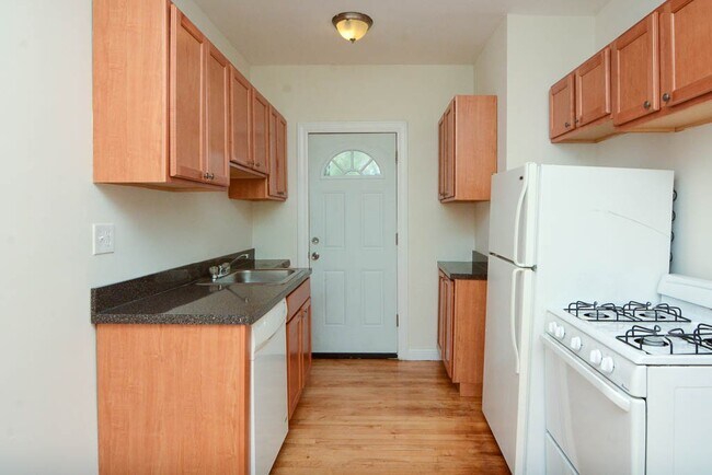 3828.5 N Fremont St, Unit E4 in Chicago, IL - Building Photo - Building Photo