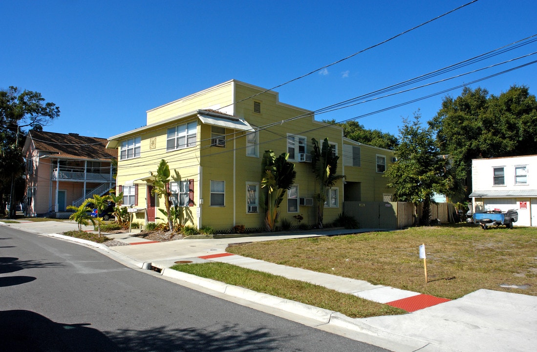 445 Delmar Ter S in St. Petersburg, FL - Foto de edificio