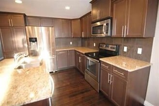 5123-168A 168A Ave NW in Edmonton, AB - Building Photo - Building Photo