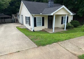 120 New Woodruff Rd in Greer, SC - Building Photo