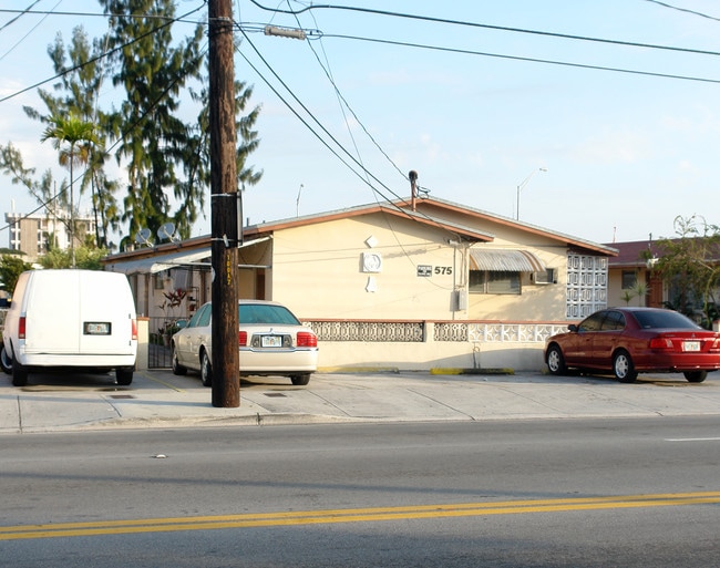 575-583 E 21st St in Hialeah, FL - Building Photo - Building Photo