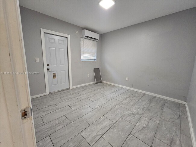 950 NW 5th St in Miami, FL - Building Photo - Building Photo