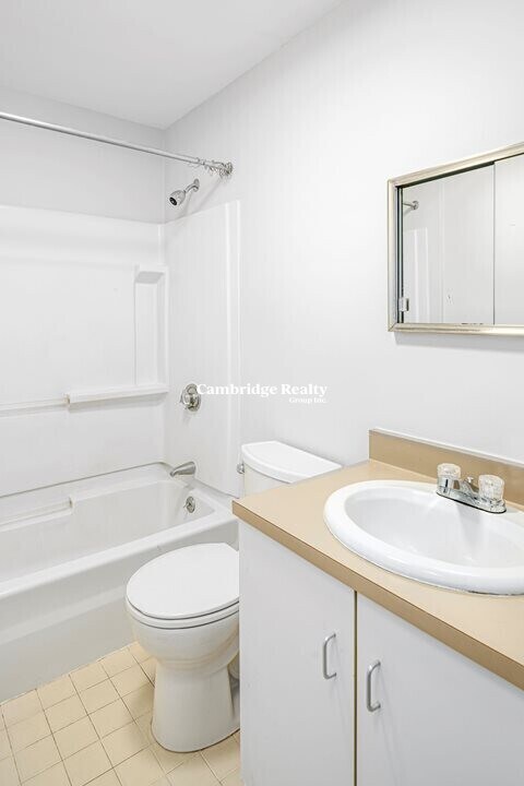 6 Lopez St, Unit 2 in Cambridge, MA - Building Photo - Building Photo