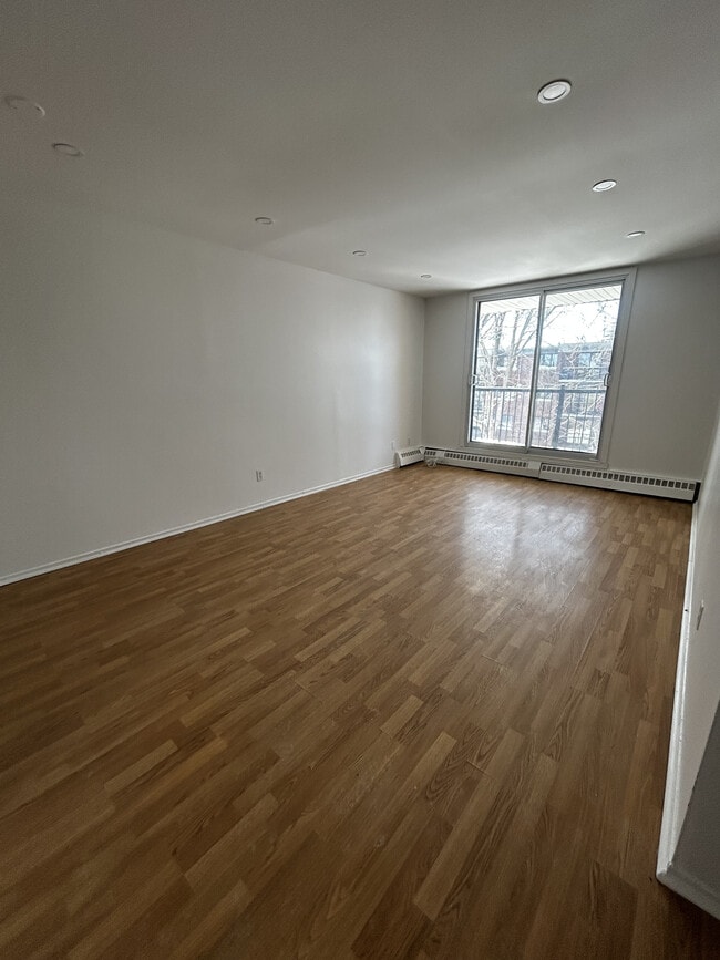 The Prestigious in Pierrefonds, QC - Building Photo - Building Photo