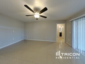 524 Elmwood Ct in Kissimmee, FL - Foto de edificio - Building Photo