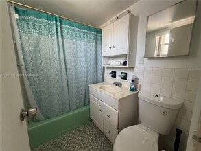 4550 SW 67th Ave in Miami, FL - Building Photo - Building Photo