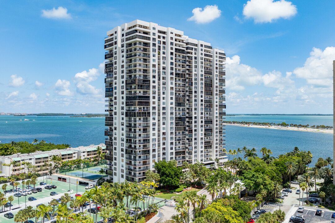 Brickell Bay Club in Miami, FL - Foto de edificio