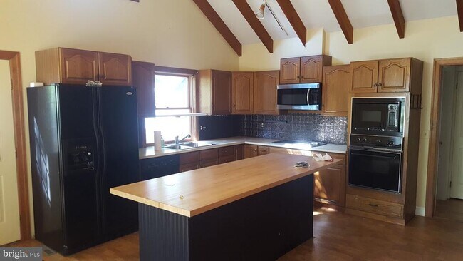 2902 Lower Saucon Rd in Hellertown, PA - Building Photo - Building Photo