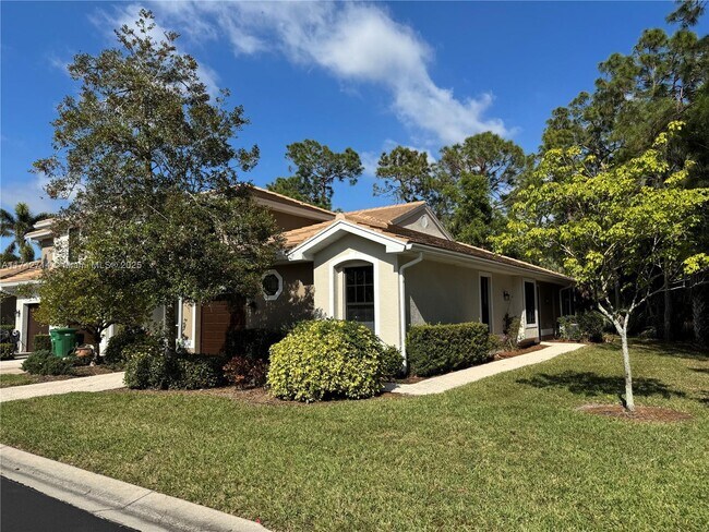 7550 Meadow Lakes Dr in Naples, FL - Building Photo - Building Photo