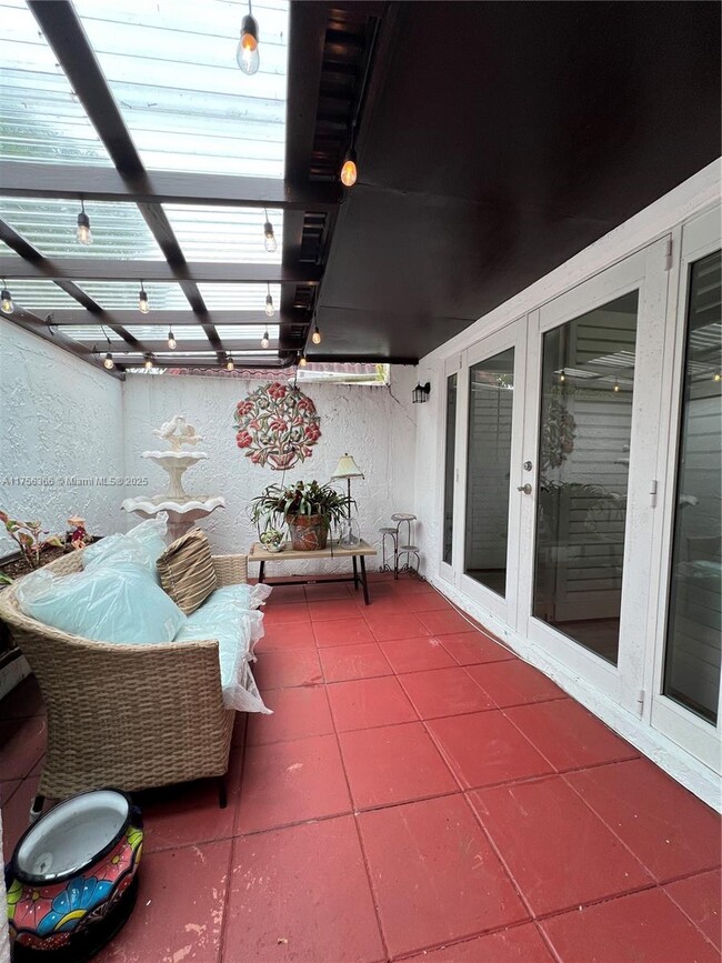 528 NE 195th St in Miami, FL - Building Photo - Building Photo